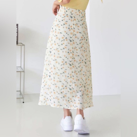 DAZY Allover Floral Print High Waist Lined Maxi Skirt, Ruffle Fall EUC Size 4 - Picture 3 of 9